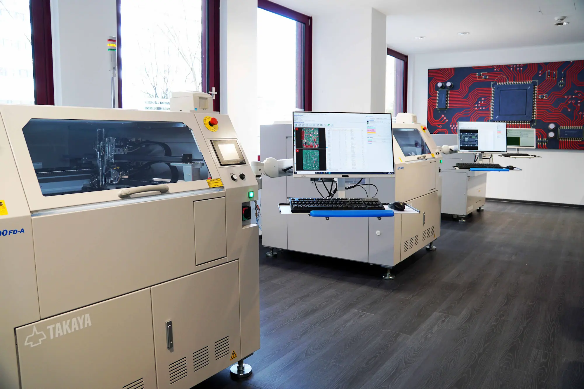 Präsentations-Raum der Flying Probe Tester bei Systech